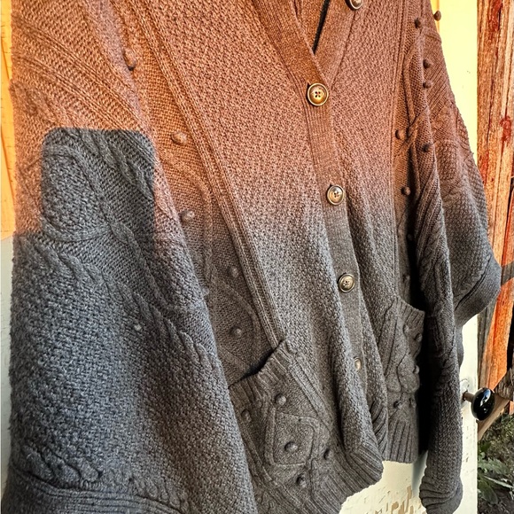 Chic Charcoal Button-Up Women's Poncho - Picture 4 of 9